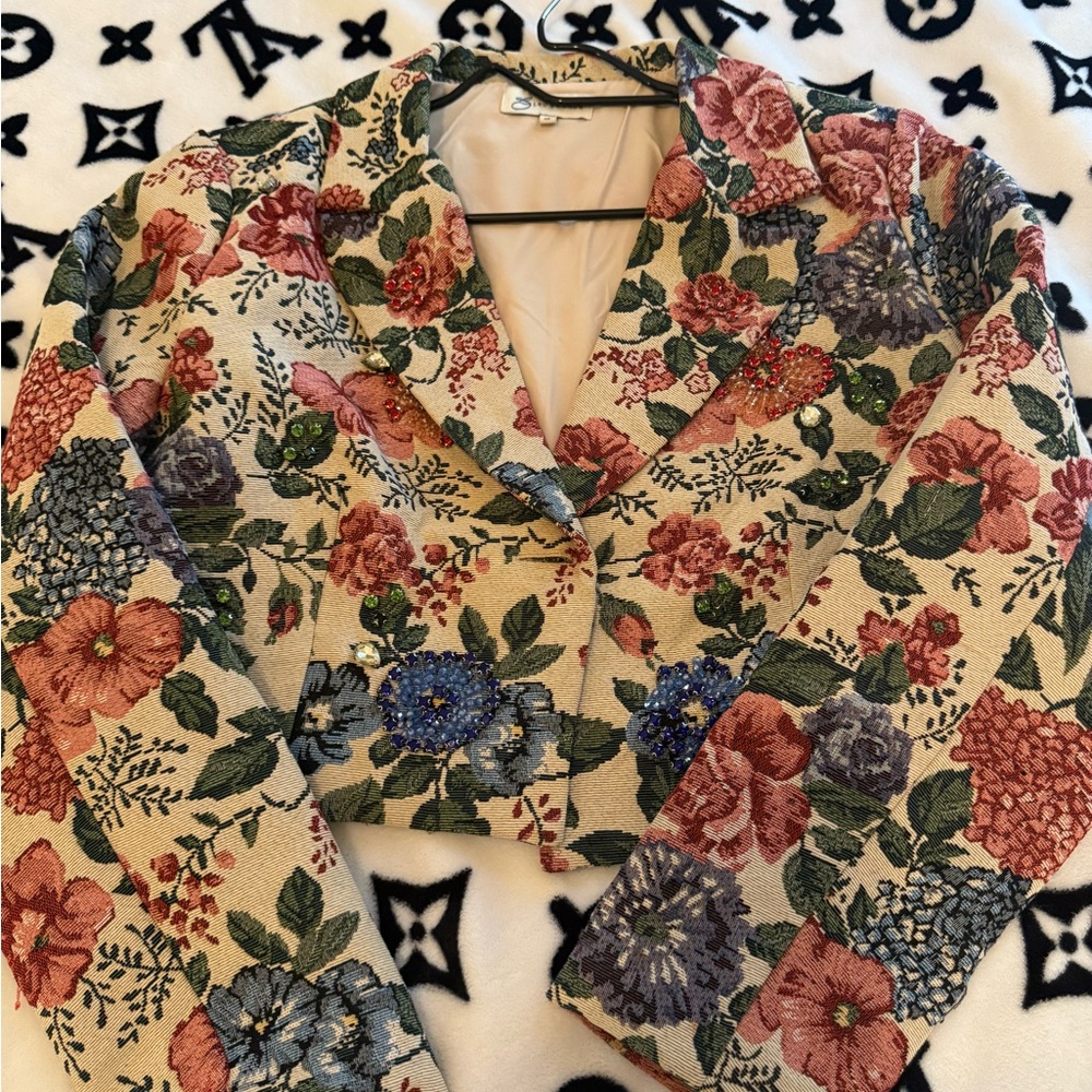 Floral Women's Jacket I got from Italy 🇮🇹 wear it only once, beautiful jacket.